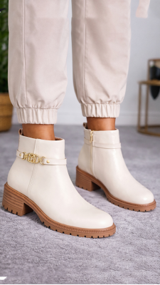 Bota Milano cano curto salto bloco com fivela