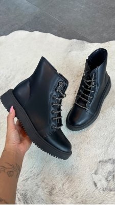 Coturno Urban Glow com detalhe em Brilho Coturno Urban Glow com detalhe em Brilho